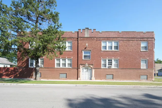 $485,000 | 1302 West 98th Place, Chicago, IL 60643