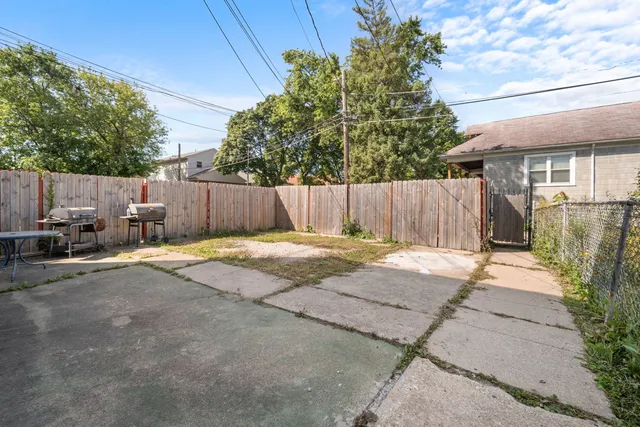 $485,000 | 1302 West 98th Place, Chicago, IL 60643