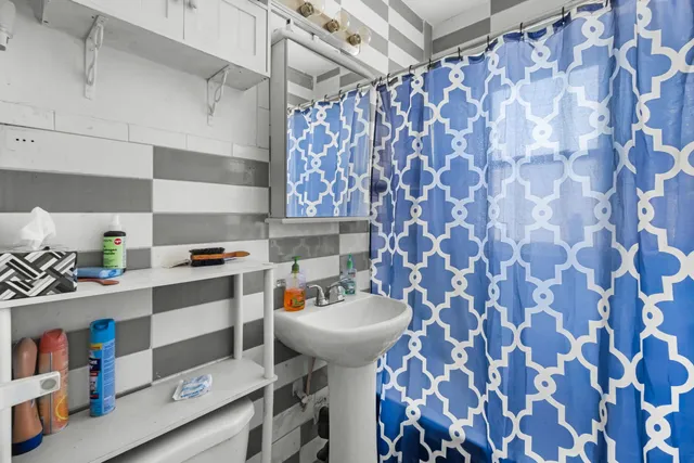 $485,000 | 1302 West 98th Place, Chicago, IL 60643