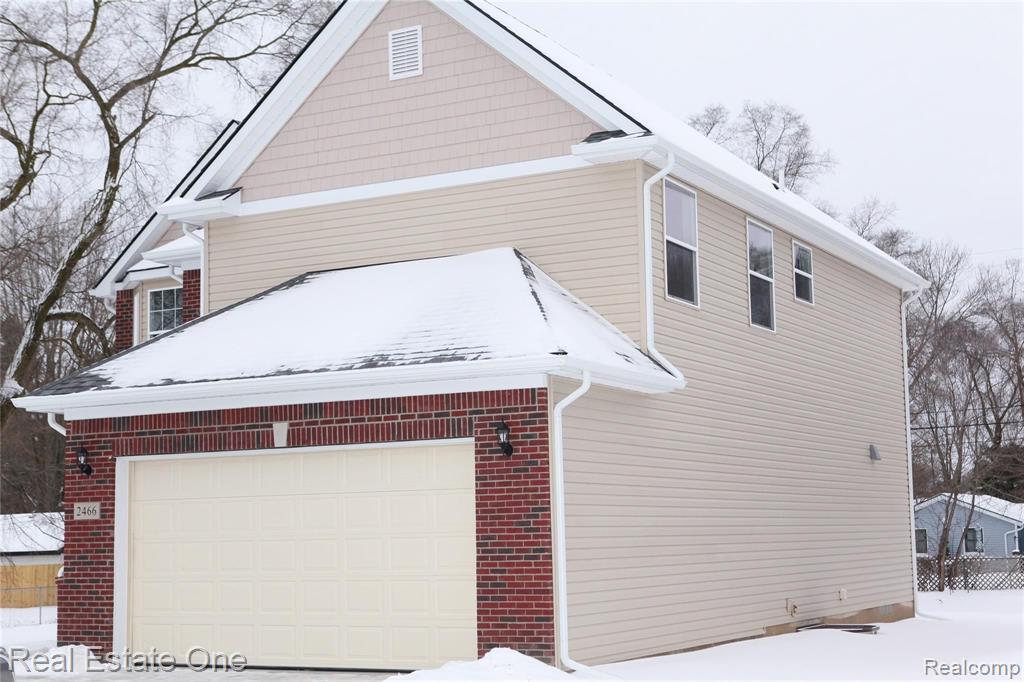 2466 Eastern Avenue Rochester Hills, MI 48307 - Photo 5 of 48