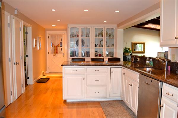 164 Ledgewood Road Dedham, MA 02026 - Photo 4 of 17 Gallery Image 4