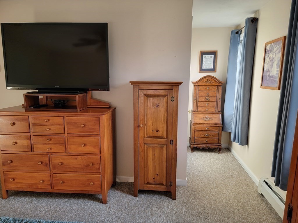 2 Ivy Lane Rutland, MA 01543 - Photo 19 of 34 a view of a livingroom with furniture