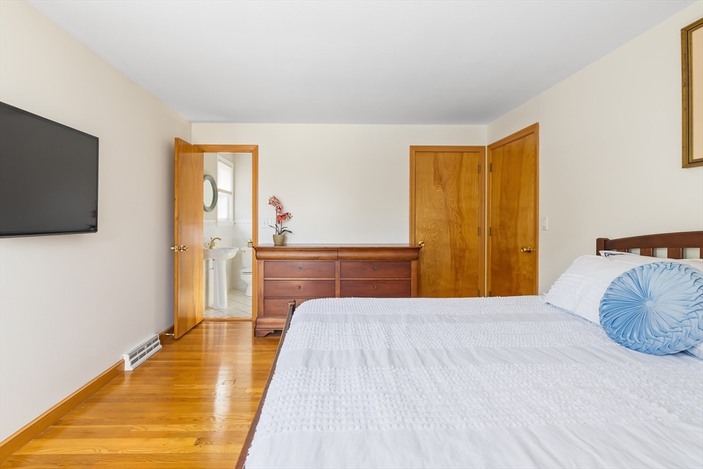 152 Albemarle Road Norwood, MA 02062 - Photo 18 of 34