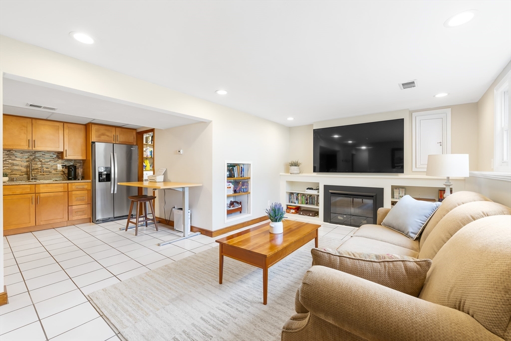 152 Albemarle Road Norwood, MA 02062 - Photo 21 of 34