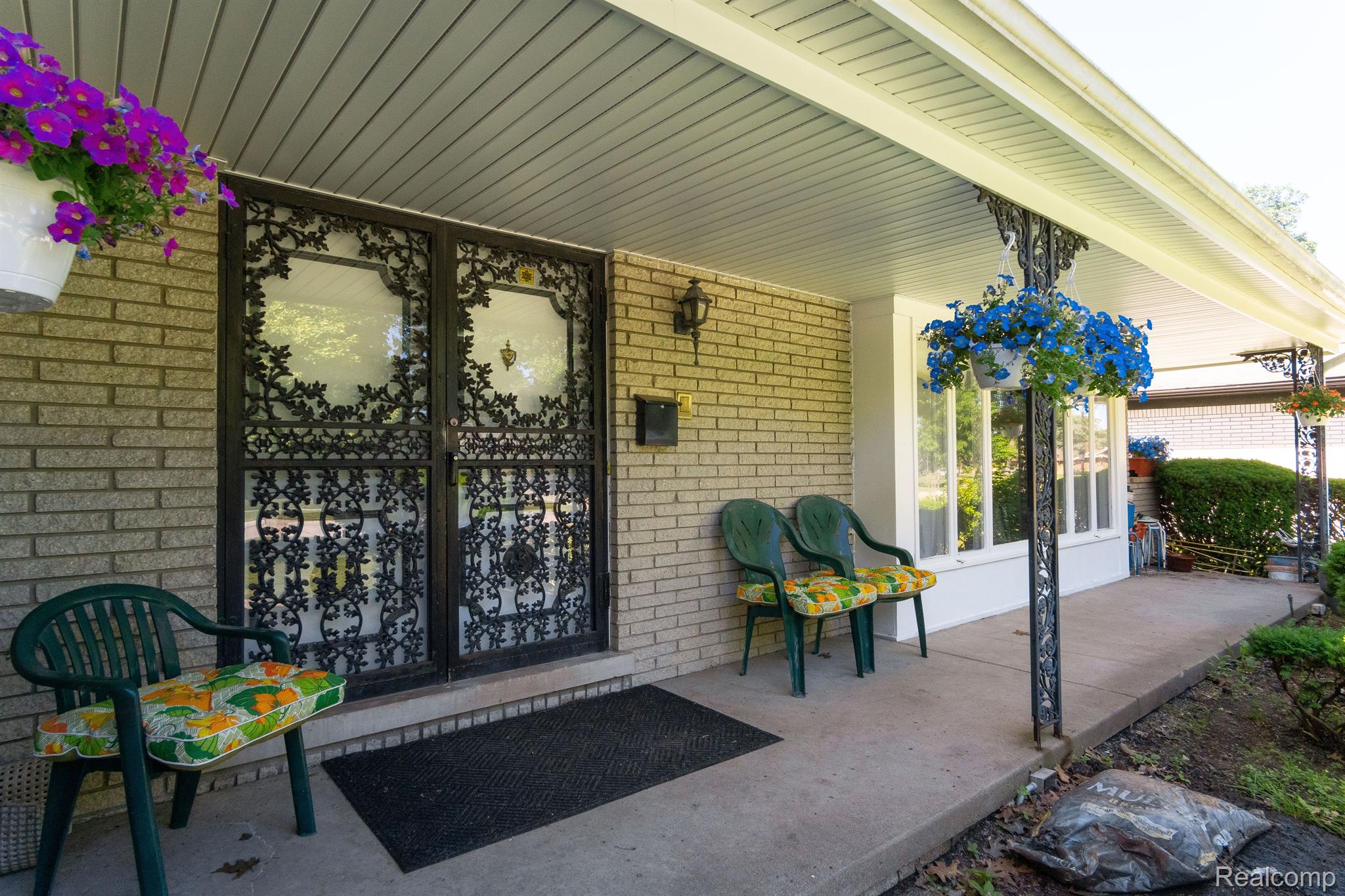 17425 Westhampton Road Southfield, MI 48075 - Photo 3 of 58 Gallery Image 3