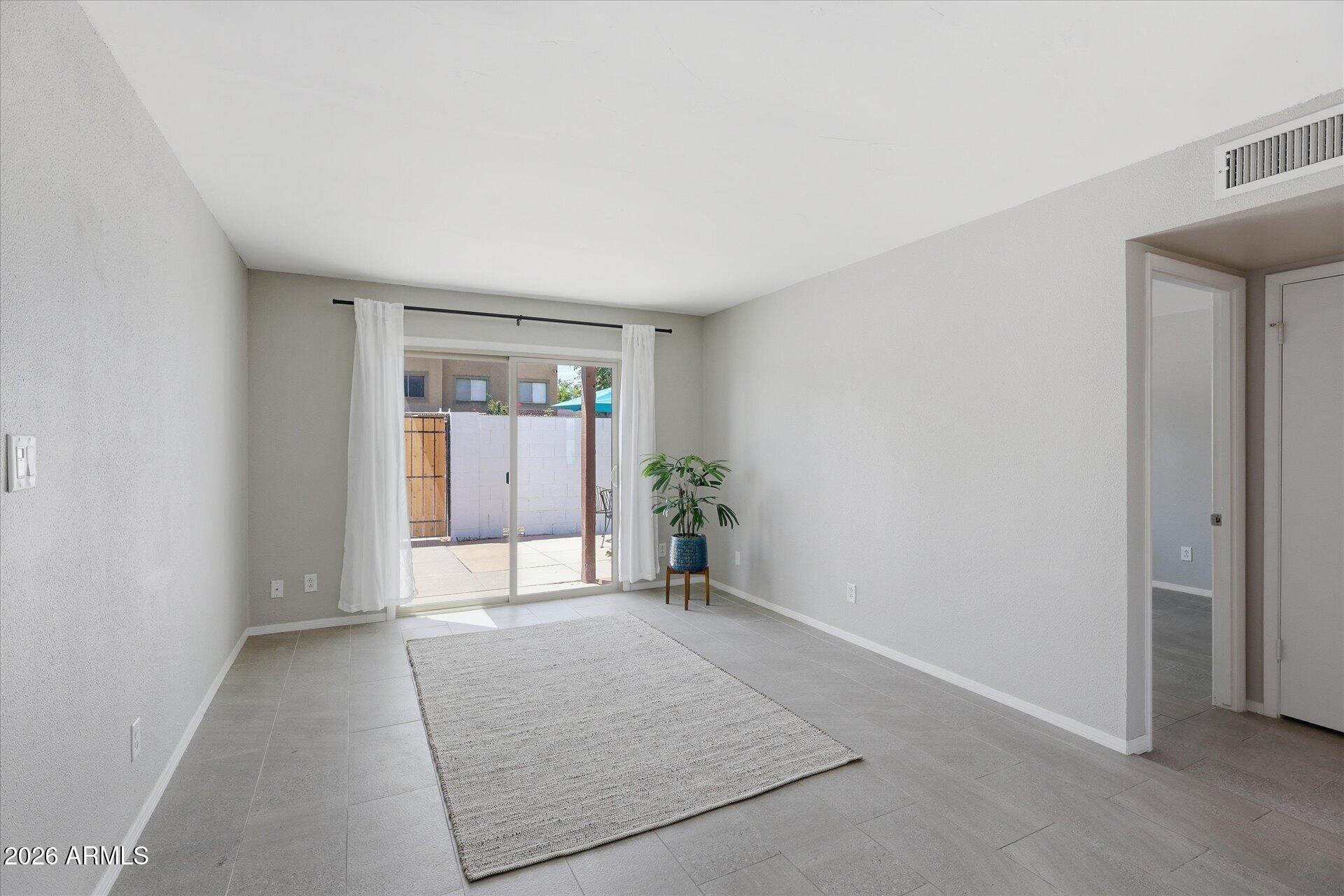 1006 East Redfield Road Tempe, AZ 85283 - Photo 7 of 42