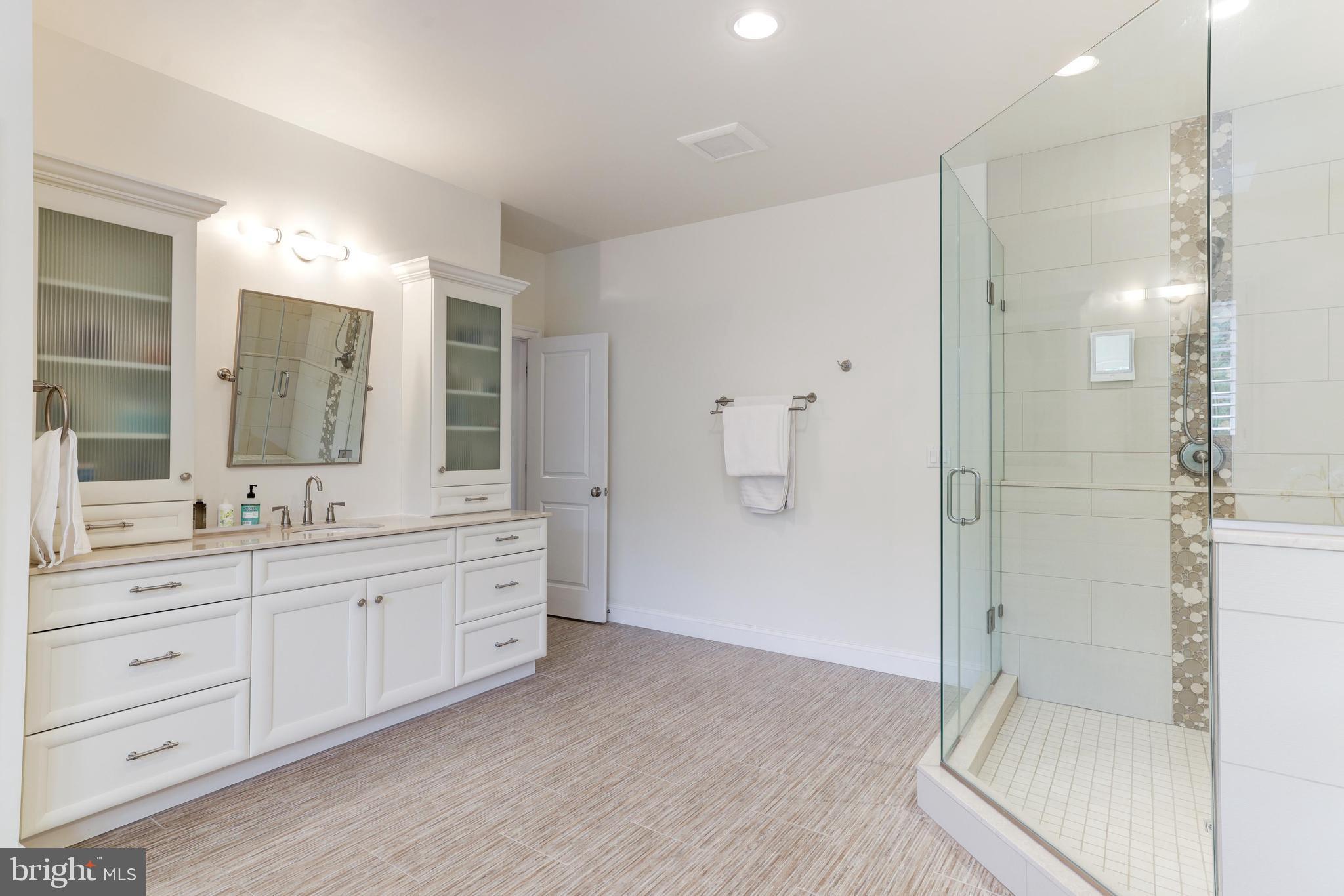 6502 Quaker Ridge Road North Bethesda, MD 20852 - Photo 35 of 60