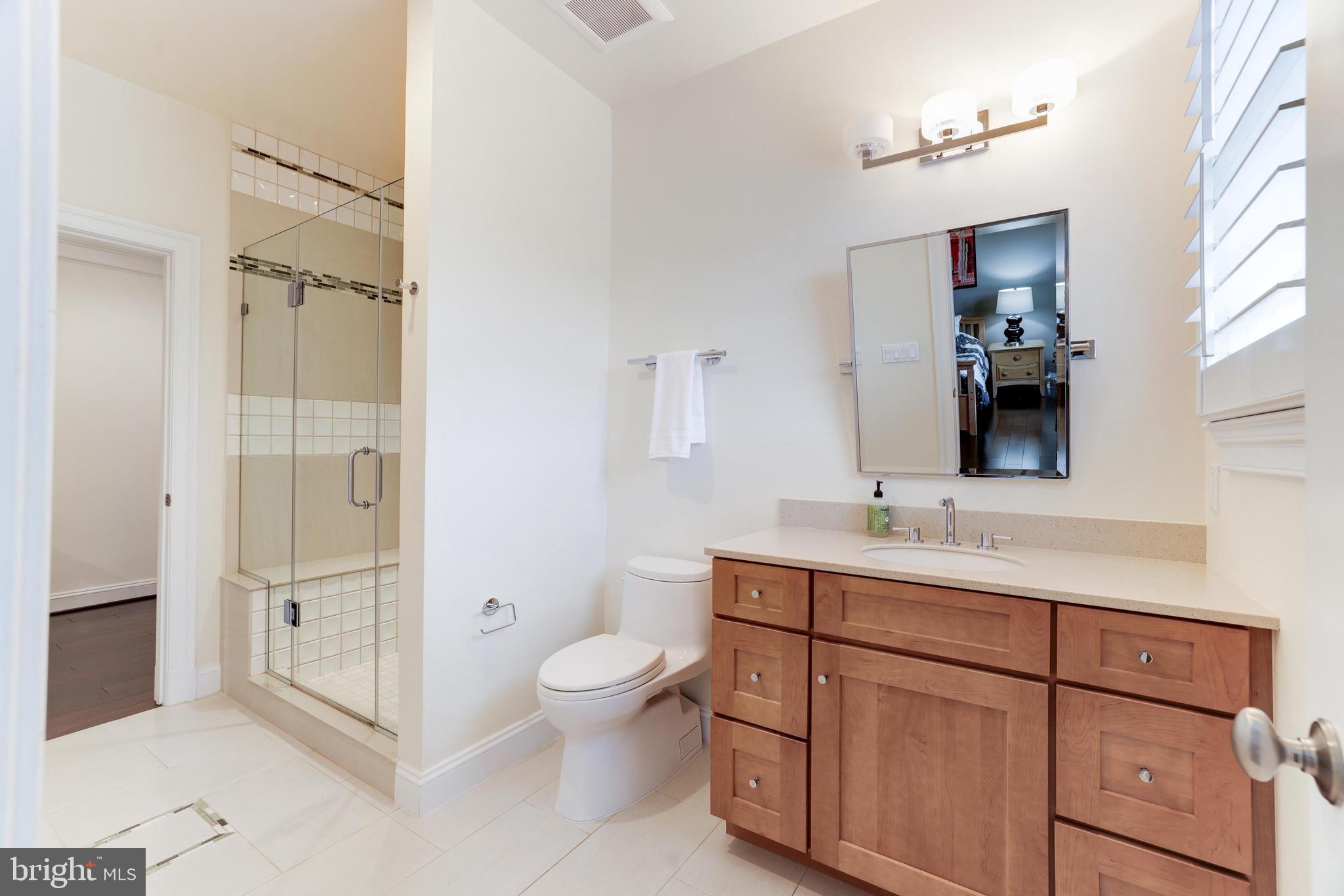 6502 Quaker Ridge Road North Bethesda, MD 20852 - Photo 38 of 60 Hall Bath shared with...