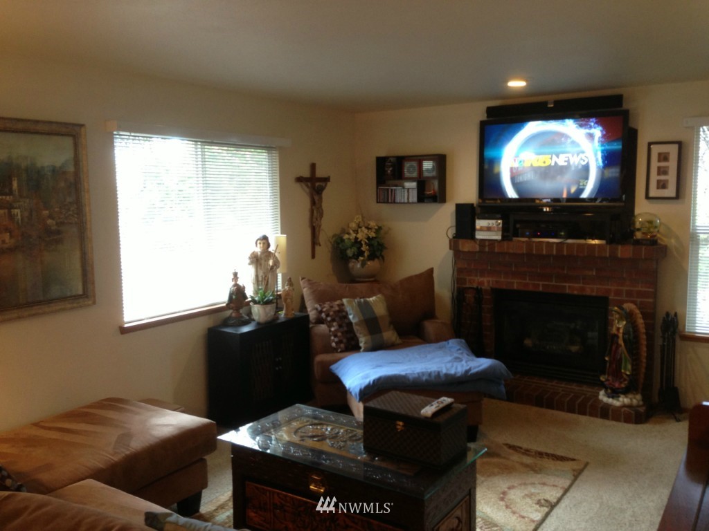 4003 Northeast 18th Street Renton, WA 98056 - Photo 4 of 15