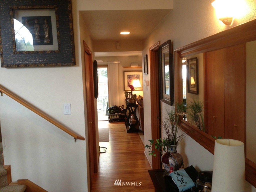 4003 Northeast 18th Street Renton, WA 98056 - Photo 5 of 15