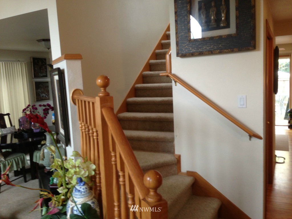 4003 Northeast 18th Street Renton, WA 98056 - Photo 6 of 15