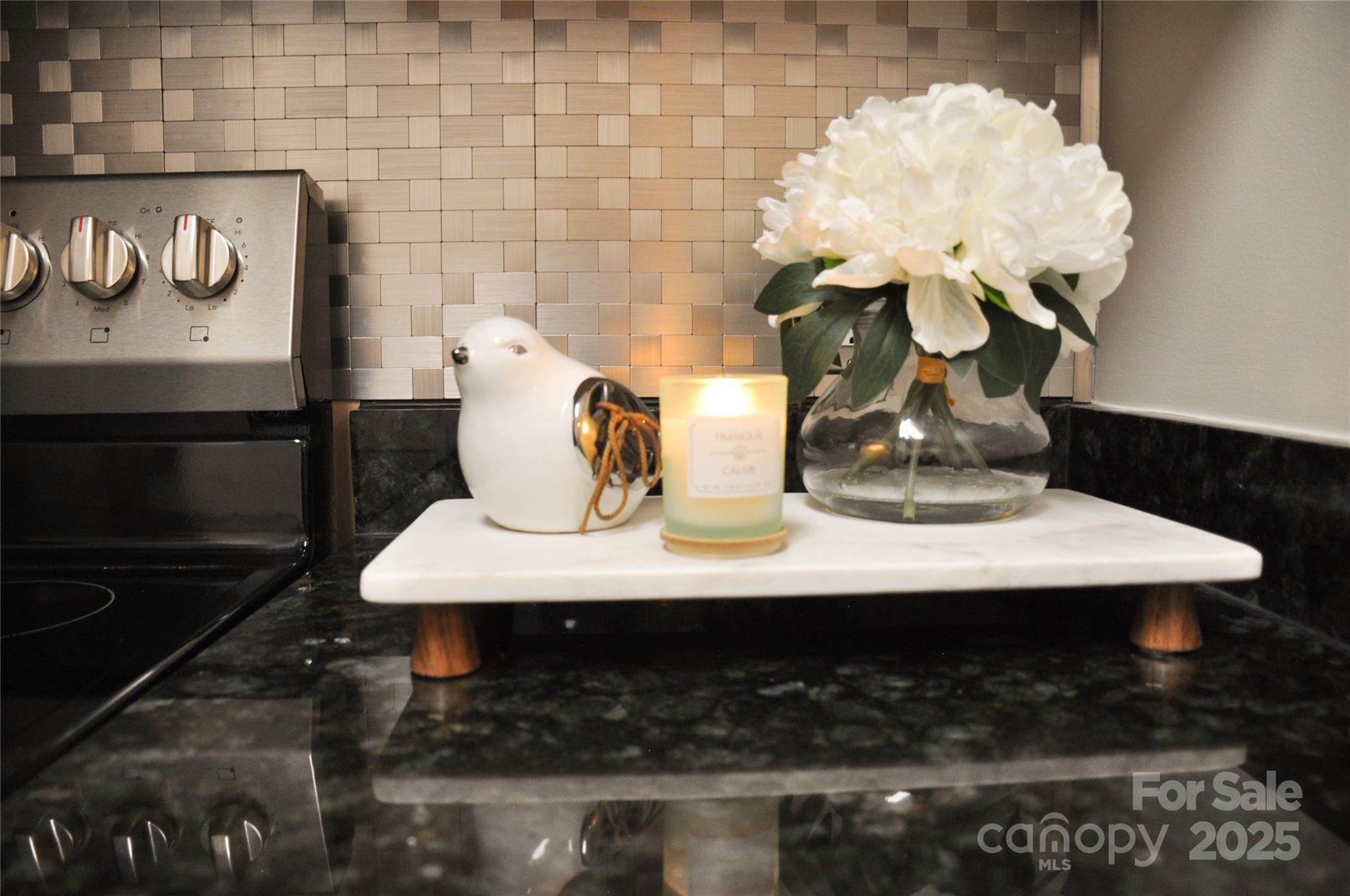 630 Calvert Street, Unit 1110 Charlotte, NC 28208 - Photo 10 of 28 a vase of flowers sitting on a table