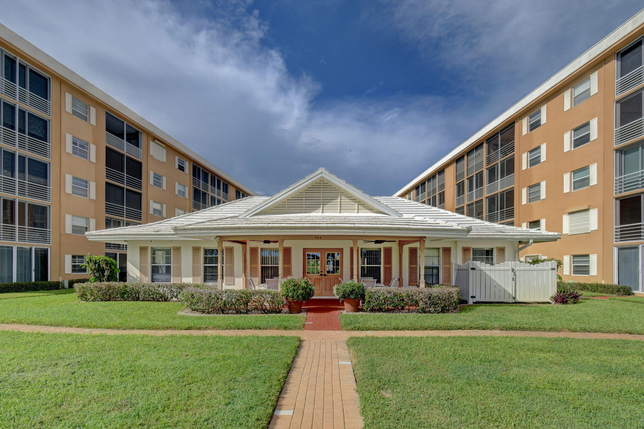 300 Golfview Road, Unit 407 North Palm Beach, FL 33408 - Photo 30 of 56 a front view of a house with a yard