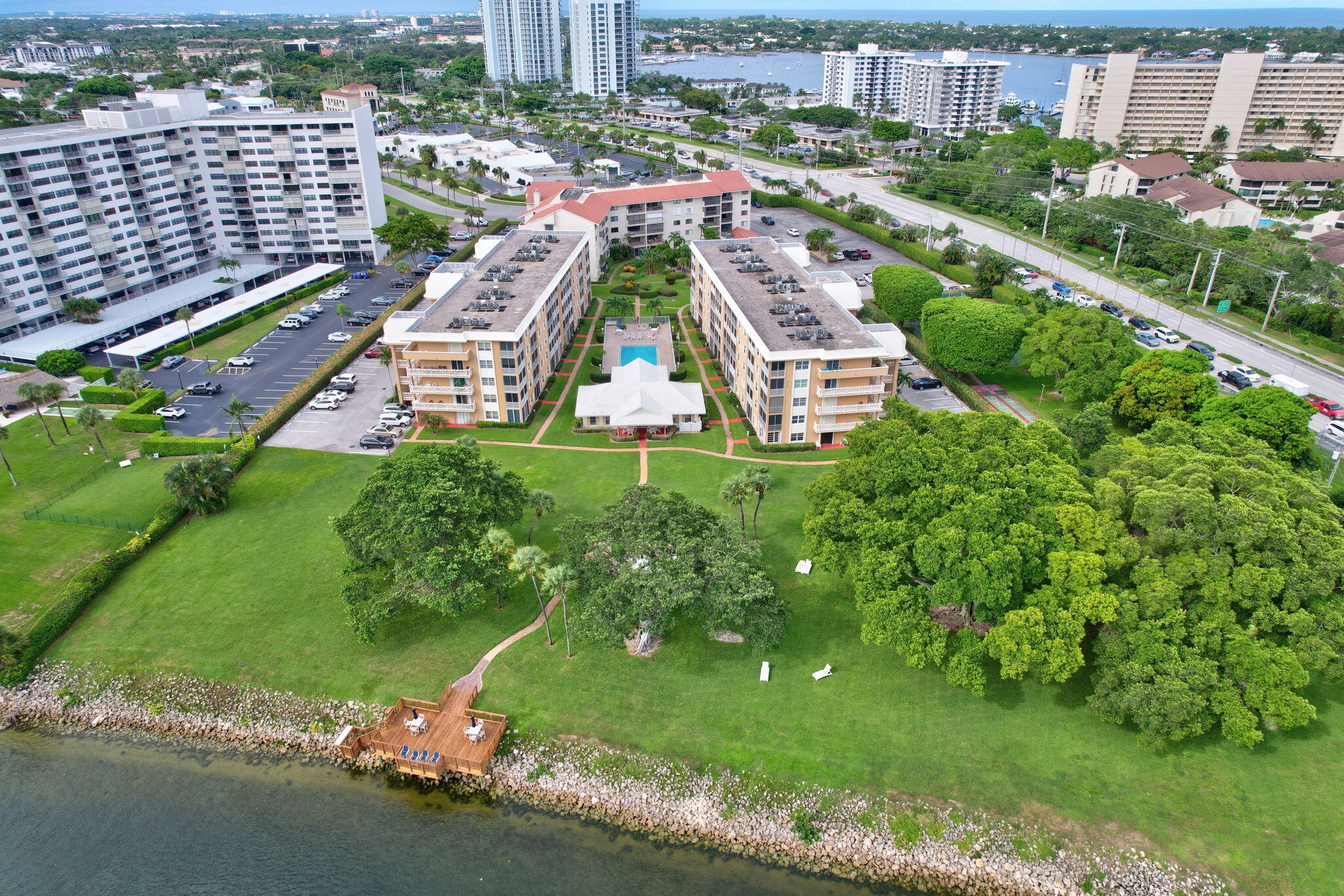 300 Golfview Road, Unit 407 North Palm Beach, FL 33408 - Photo 39 of 56 a aerial view of a city