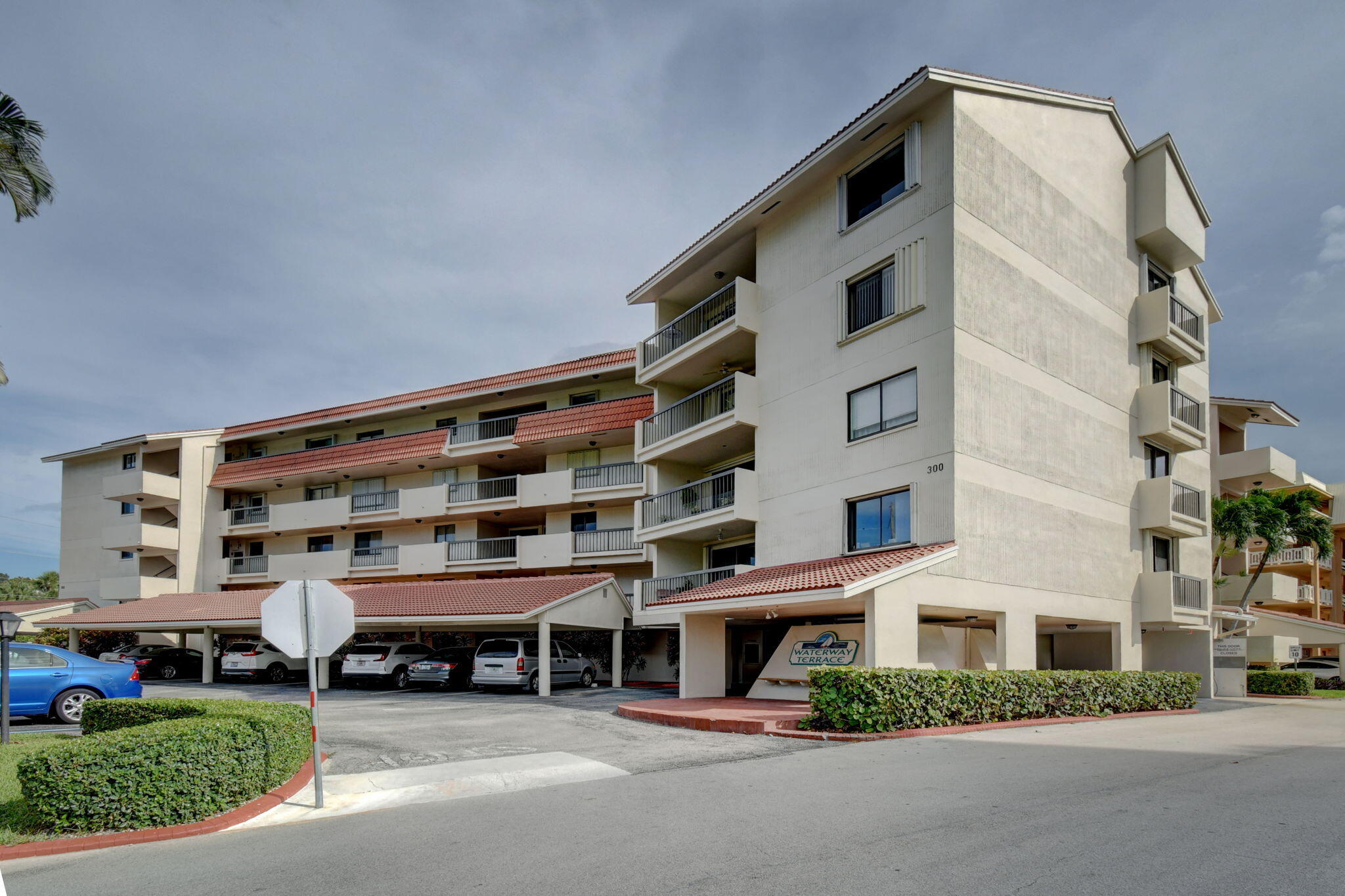 300 Golfview Road, Unit 407 North Palm Beach, FL 33408 - Photo 4 of 56 4