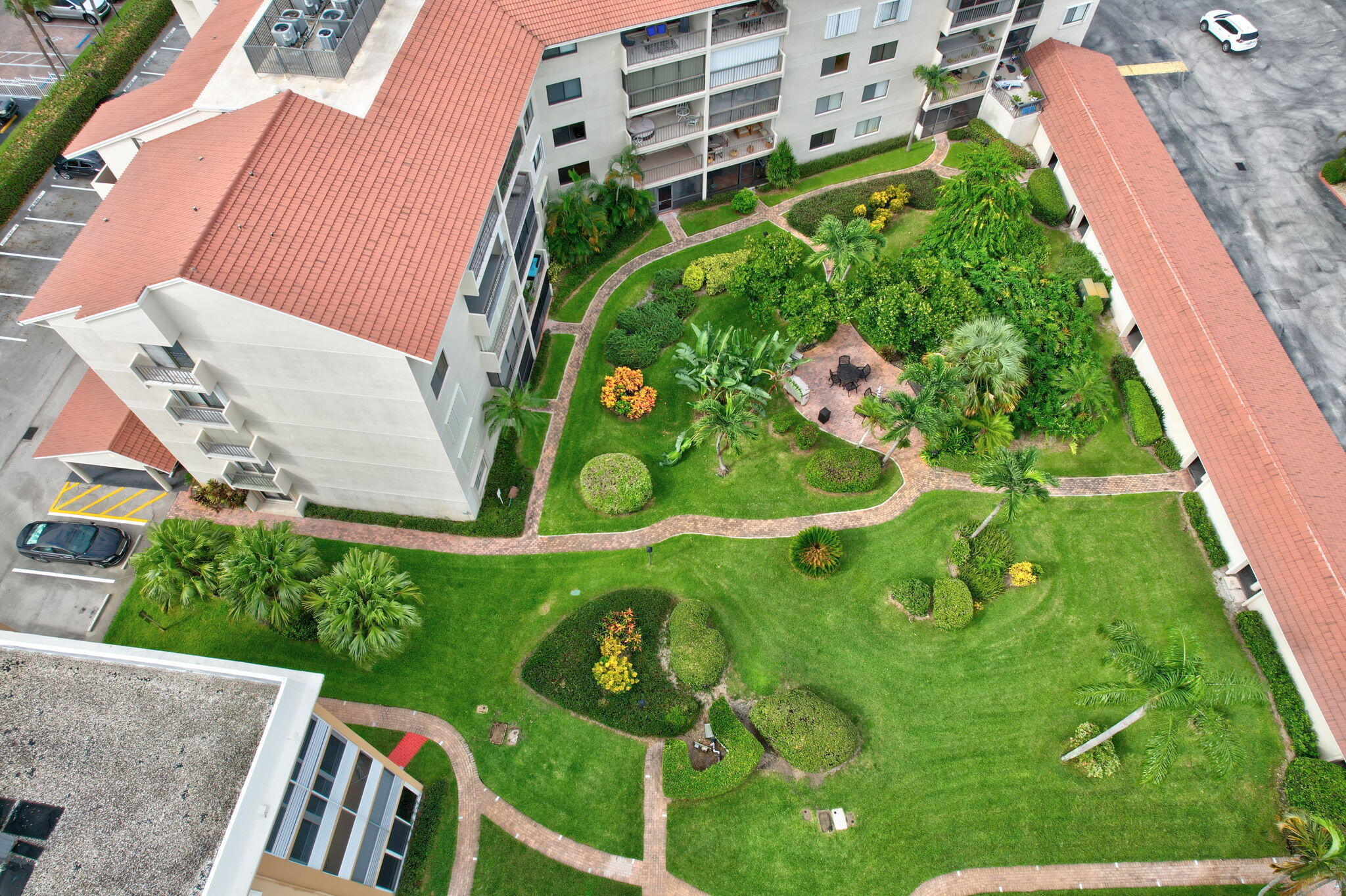300 Golfview Road, Unit 407 North Palm Beach, FL 33408 - Photo 43 of 56 a view of a back yard of the house