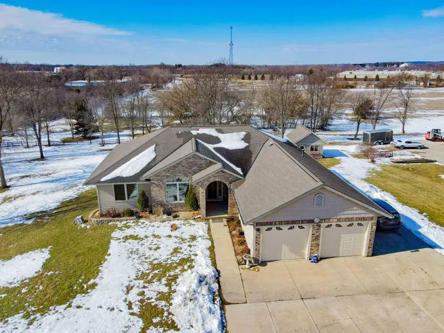 $585,000 | N1617 Carlin Road, Fort Atkinson, WI 53538