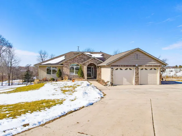 $585,000 | N1617 Carlin Road, Fort Atkinson, WI 53538