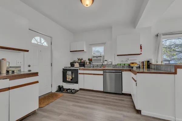 $300,000 | 955 West Cross Street, Ypsilanti, MI 48197