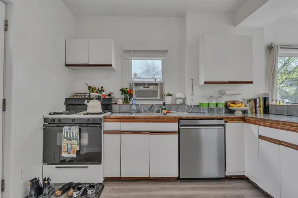 $300,000 | 955 West Cross Street, Ypsilanti, MI 48197
