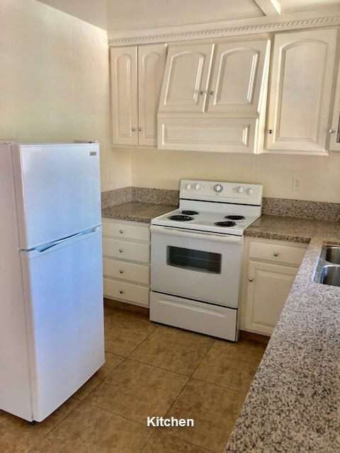 73427 Santa Rosa Way Palm Desert, CA 92260 - Photo 3 of 25 _kitchen IMG_2584
