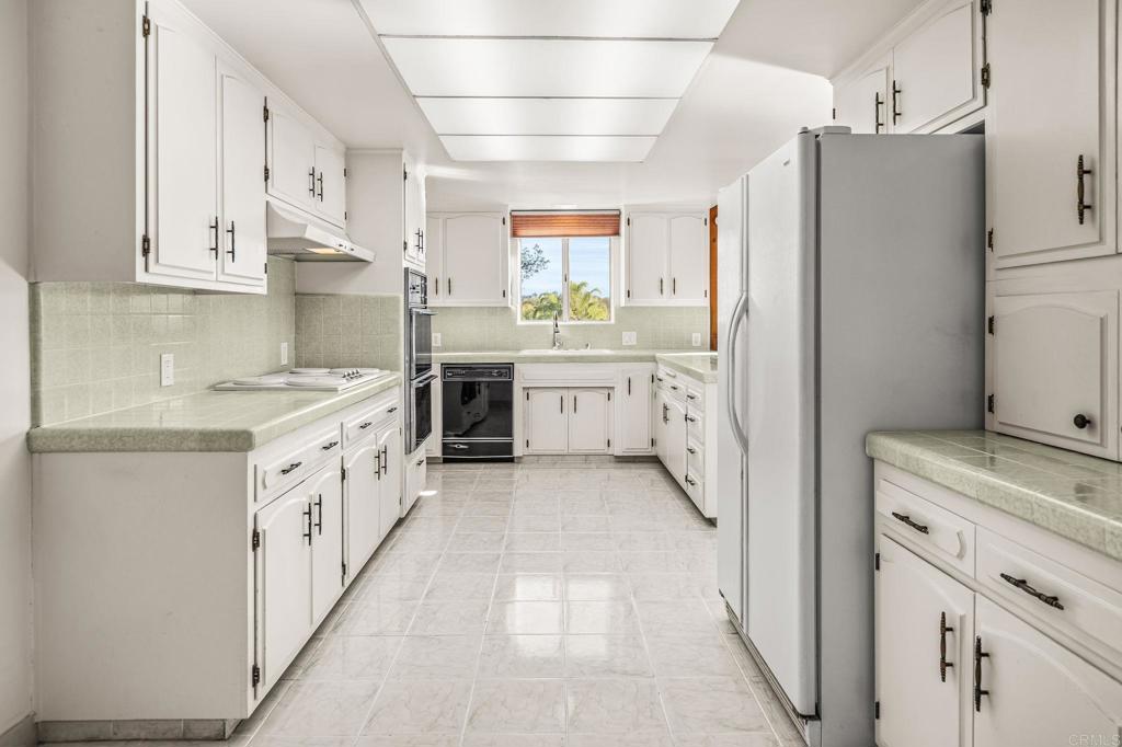 3925 Rogers Road Spring Valley, CA 91977 - Photo 11 of 34