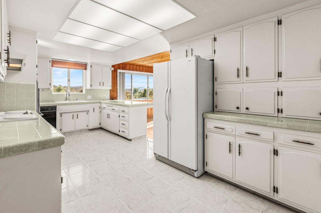 3925 Rogers Road Spring Valley, CA 91977 - Photo 12 of 34