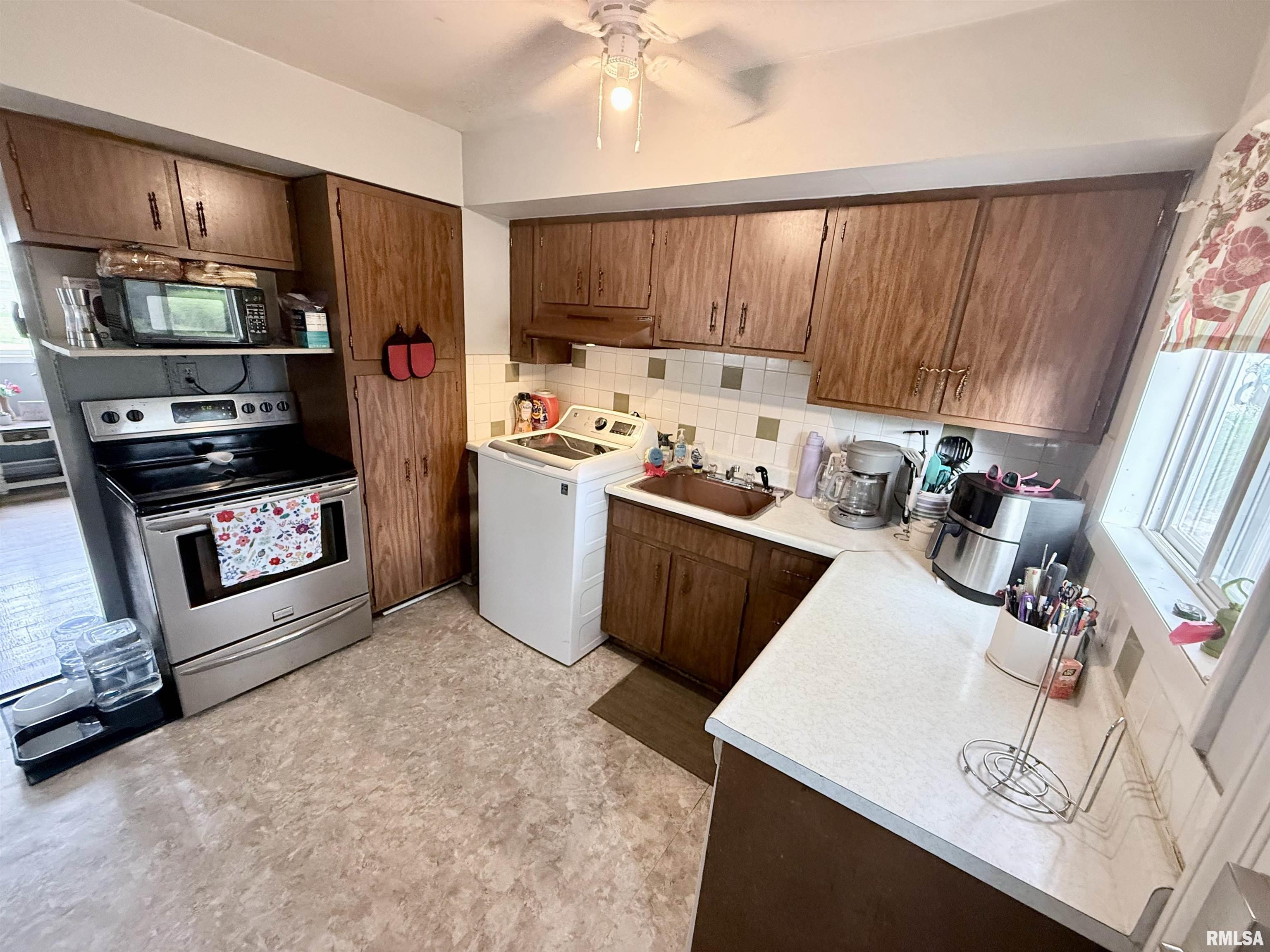 3230 Buckner Street Springfield, IL 62703 - Photo 3 of 17 Gallery Image 3