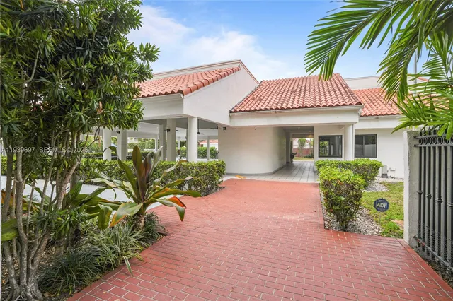 $4,800 | Kendale Lakes, Miami, FL 33183