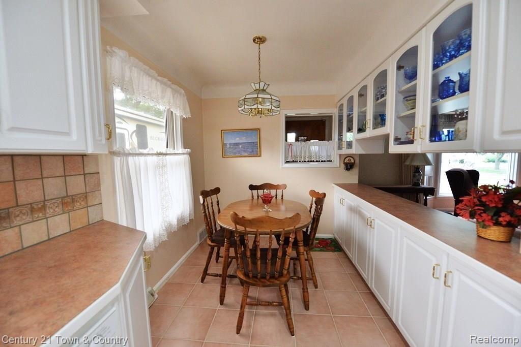 3421 Chester Road Royal Oak, MI 48073 - Photo 9 of 36 Dining area - another view