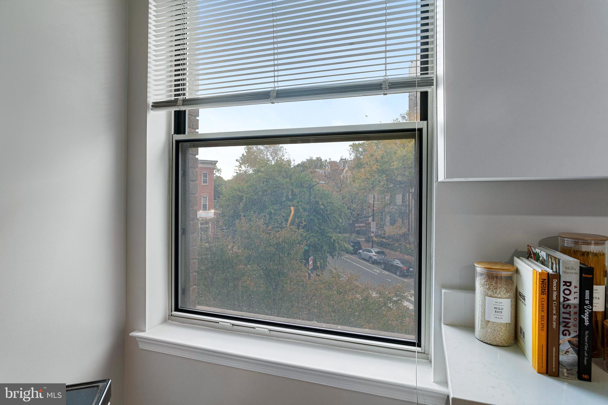 1621 T Street Northwest, Unit 305 Washington, DC 20009 - Photo 15 of 33 a bathroom with a bathtub