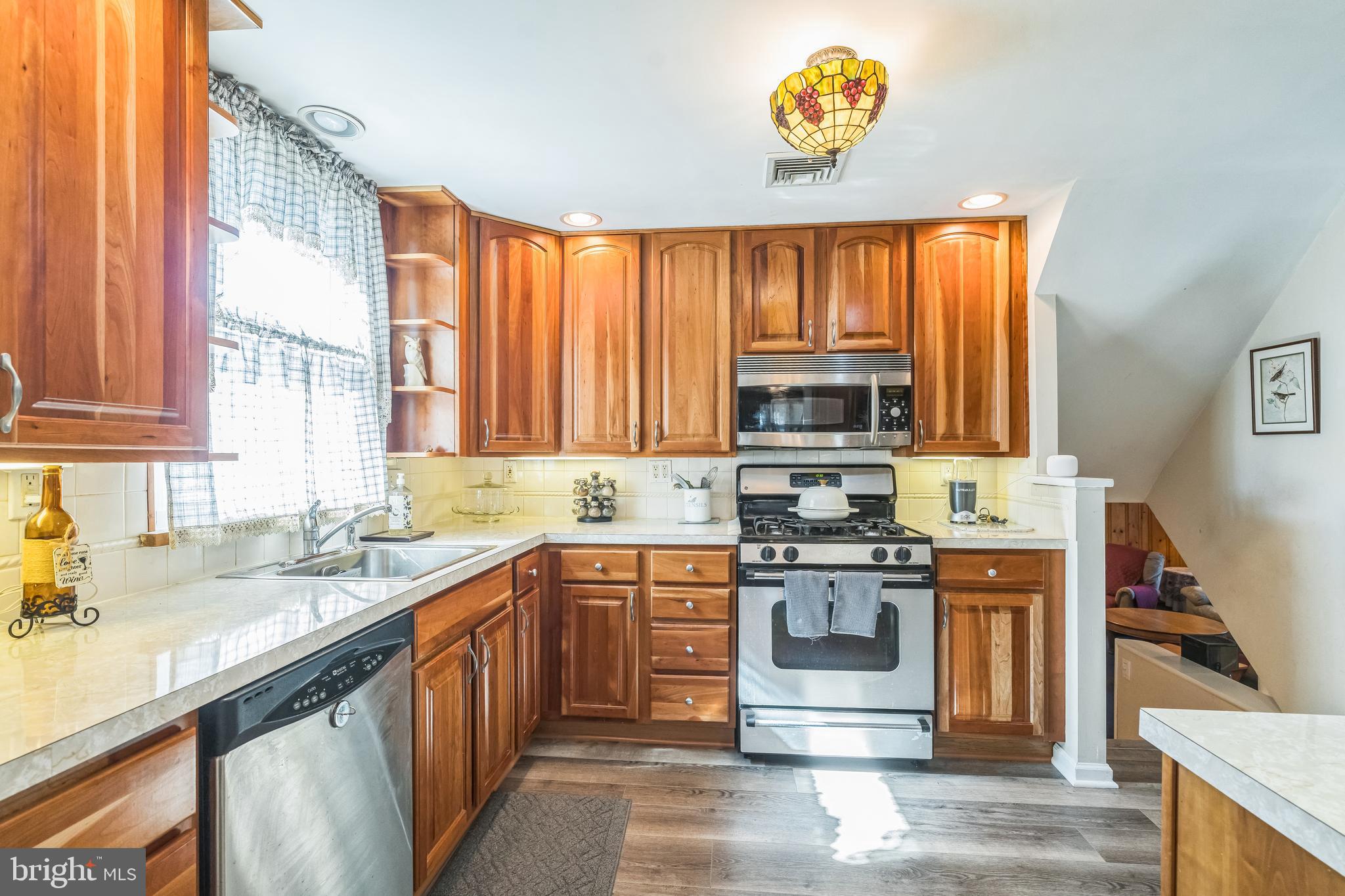 401 Cambridge Road Brookhaven, PA 19015 - Photo 6 of 22