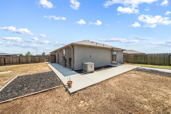 a view of a house with backyard