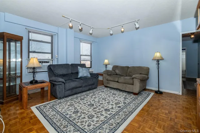 $160,000 | 166 Pearsall Drive, Unit 5E, Mount Vernon, NY 10552