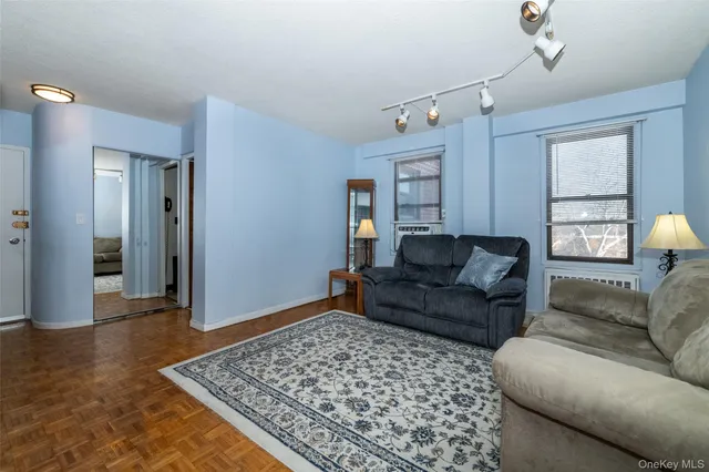 $160,000 | 166 Pearsall Drive, Unit 5E, Mount Vernon, NY 10552