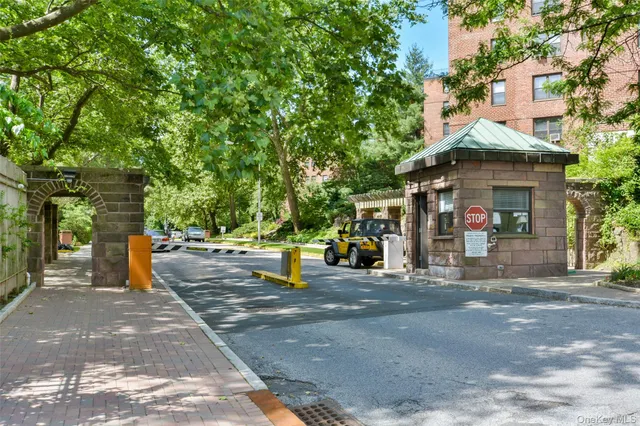 $160,000 | 166 Pearsall Drive, Unit 5E, Mount Vernon, NY 10552