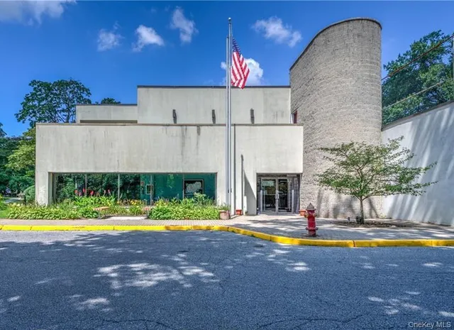 $160,000 | 166 Pearsall Drive, Unit 5E, Mount Vernon, NY 10552