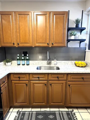 $160,000 | 166 Pearsall Drive, Unit 5E, Mount Vernon, NY 10552