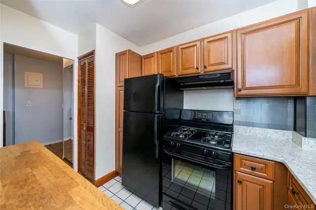 $160,000 | 166 Pearsall Drive, Unit 5E, Mount Vernon, NY 10552