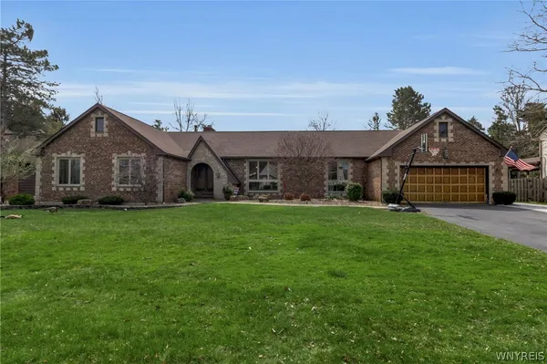 $849,900 | 20 Rolling Meadow Lane, Amherst, NY 14051