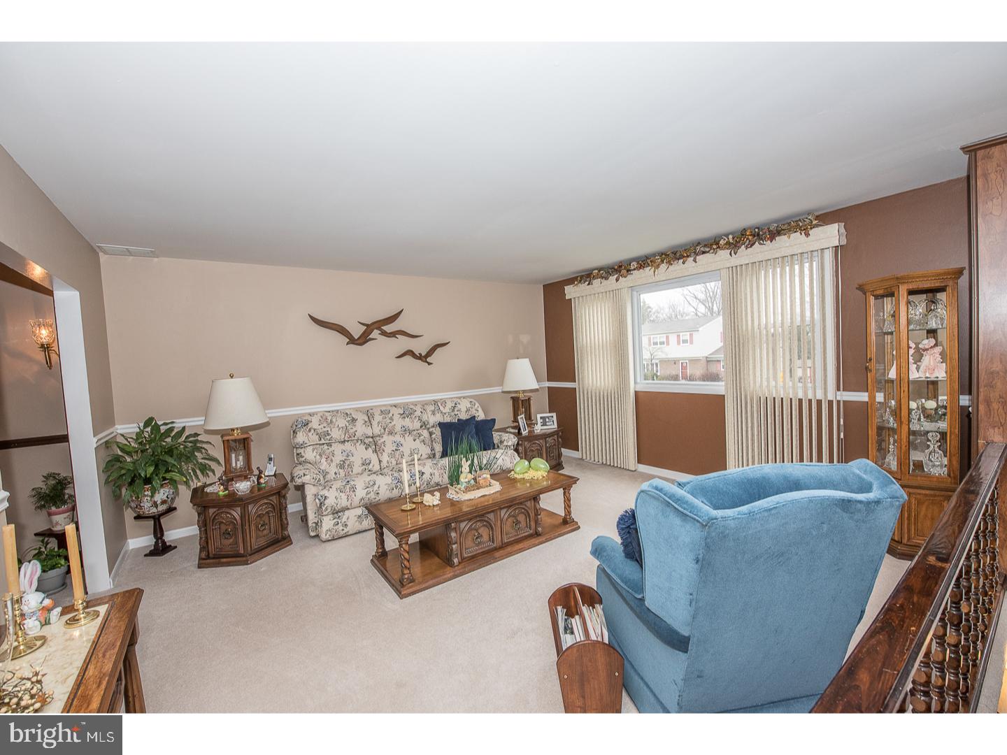 516 Rohach Road Aston, PA 19014 - Photo 3 of 21 Living Room