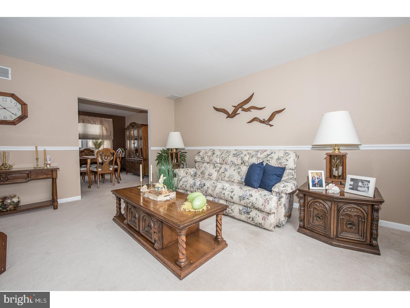 516 Rohach Road Aston, PA 19014 - Photo 4 of 21 Living Room