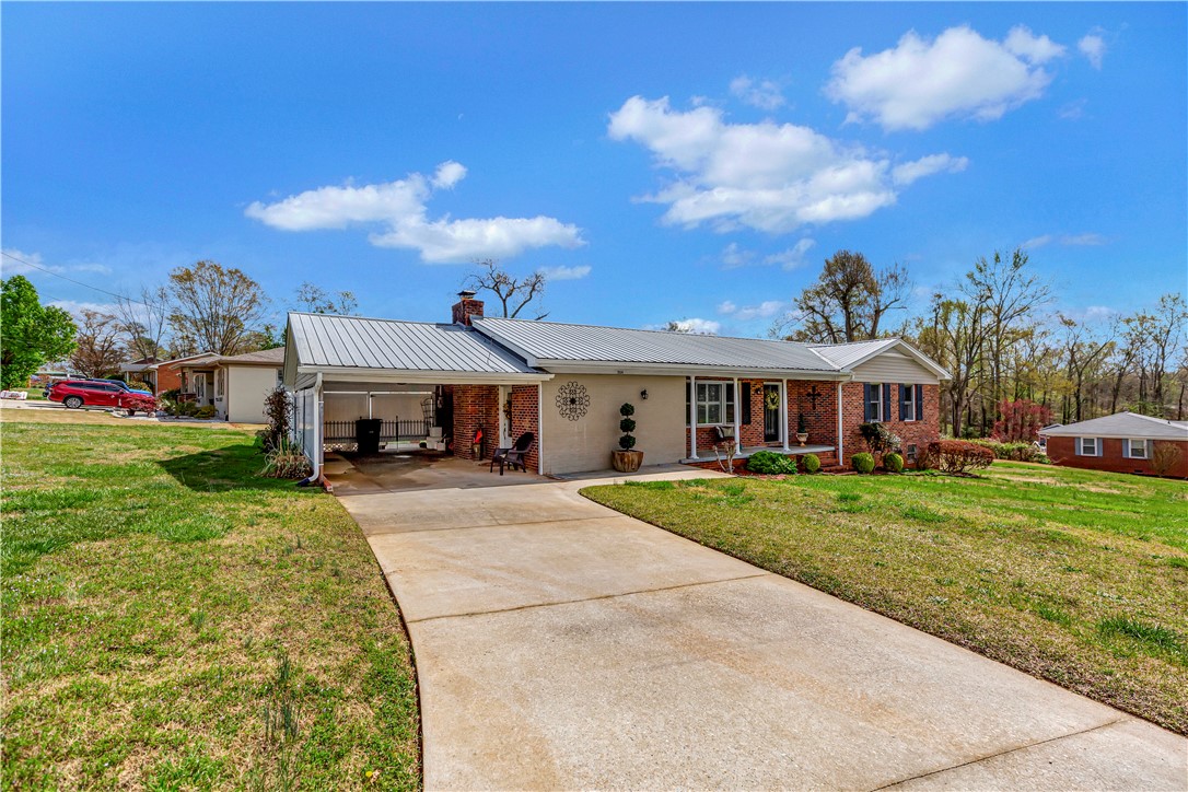304 Shadow Lane Seneca, SC 29678 - Photo 2 of 33