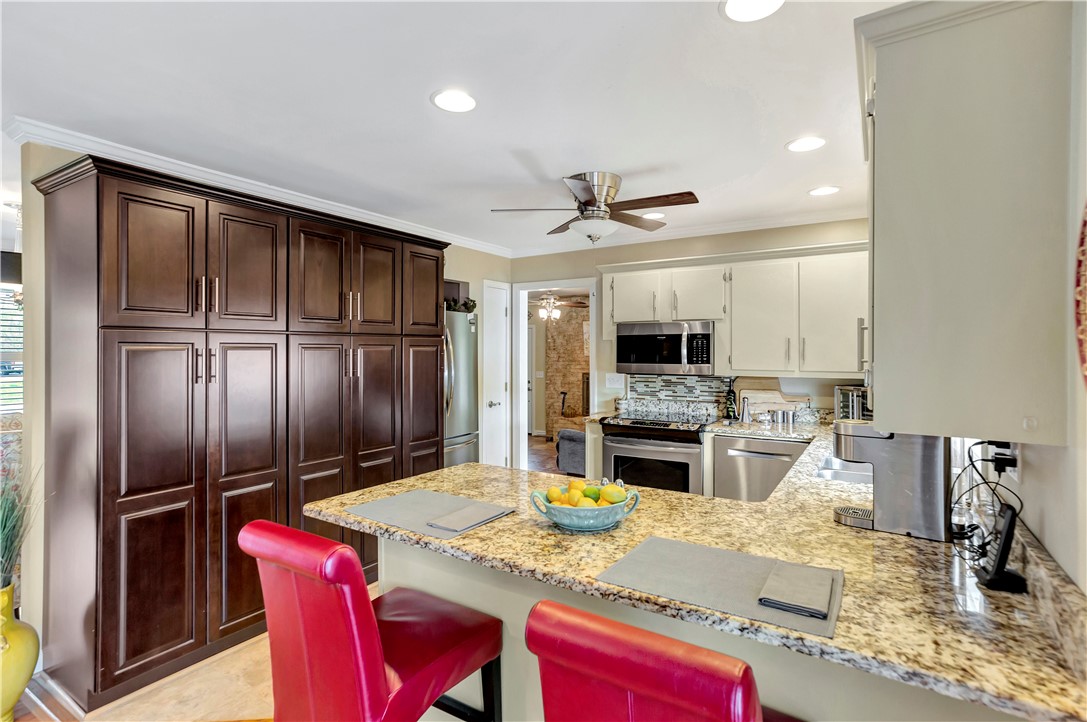 304 Shadow Lane Seneca, SC 29678 - Photo 4 of 33 Updated kitchen with appliances included