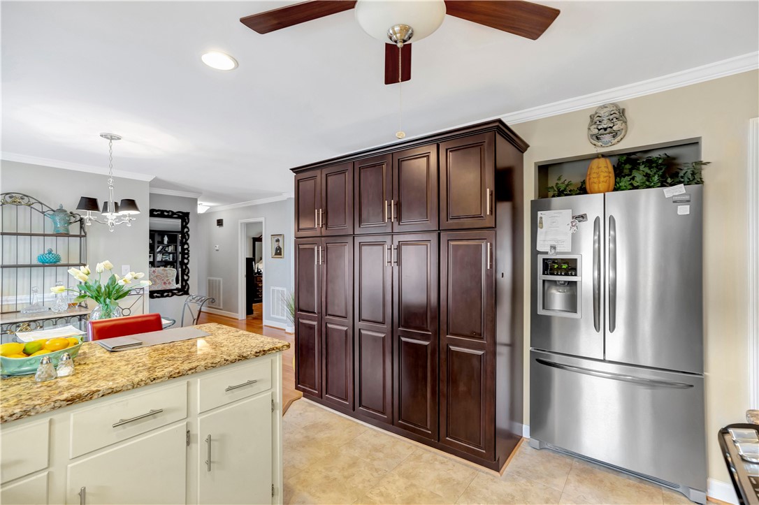 304 Shadow Lane Seneca, SC 29678 - Photo 5 of 33 Custom built wall cabinets