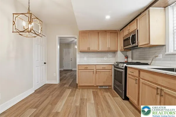 $1,995 | 1226 Railroad Street, Bethlehem, PA 18015