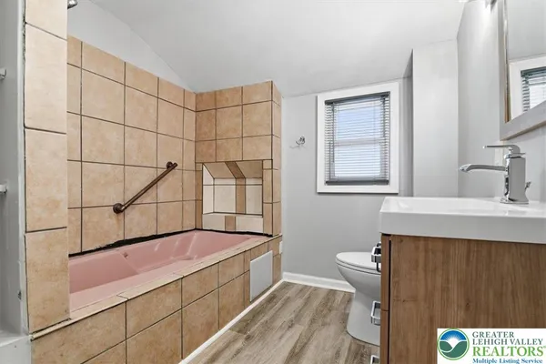 $1,995 | 1226 Railroad Street, Bethlehem, PA 18015