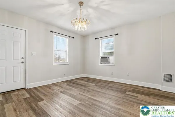 $1,995 | 1226 Railroad Street, Bethlehem, PA 18015