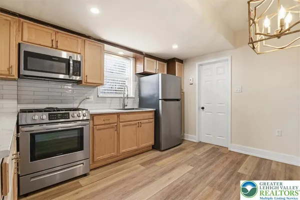 $1,995 | 1226 Railroad Street, Bethlehem, PA 18015