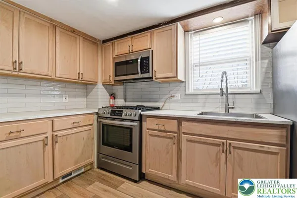 $1,995 | 1226 Railroad Street, Bethlehem, PA 18015